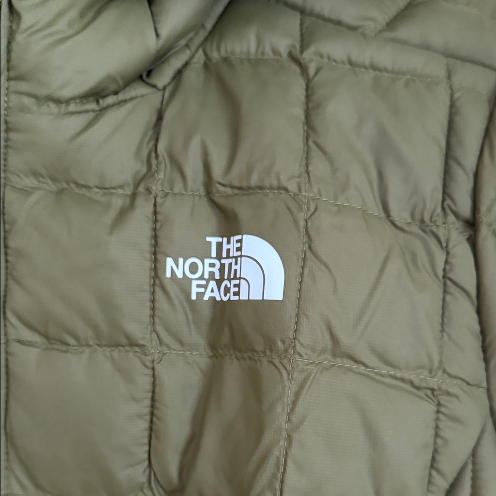 The North Face Thermoball Olive Quilted Jacket - Picture 4 of 12